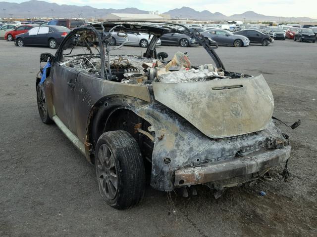 3VWPF31YX8M411527 - 2008 VOLKSWAGEN NEW BEETLE 烧焦的 照片 3