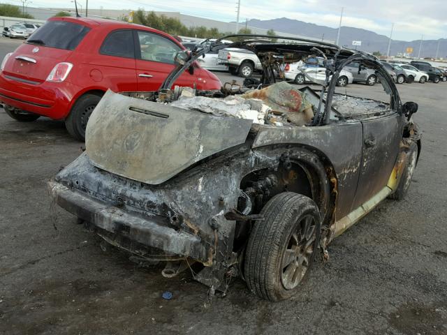 3VWPF31YX8M411527 - 2008 VOLKSWAGEN NEW BEETLE BURN photo 4