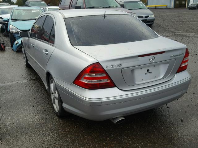 WDBRF40J15F605945 - 2005 MERCEDES-BENZ C GRAY photo 3