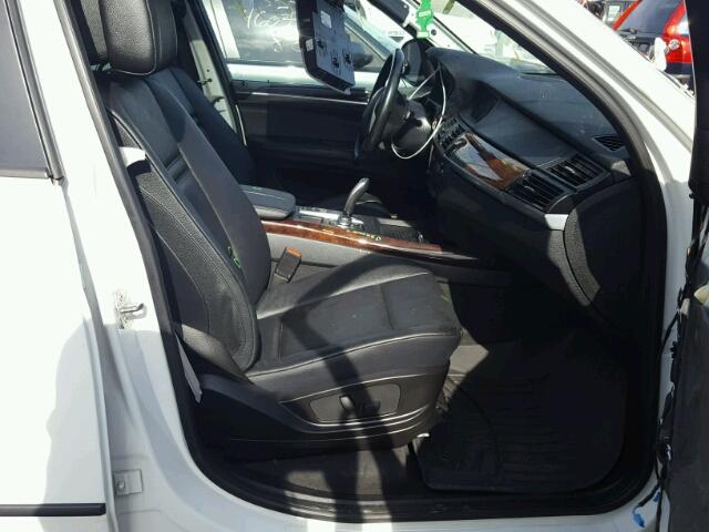 5UXZV4C51D0B21697 - 2013 BMW X5 XDRIVE3 Սպիտակ լուսանկար 5