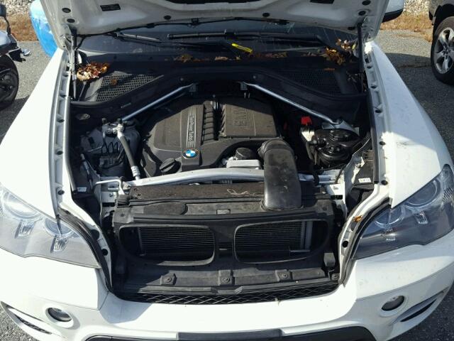 5UXZV4C51D0B21697 - 2013 BMW X5 XDRIVE3 Սպիտակ լուսանկար 7