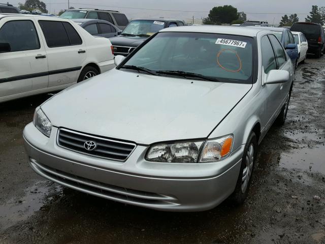 JT2BG22K1Y0451358 - 2000 TOYOTA CAMRY CE SILVER photo 2