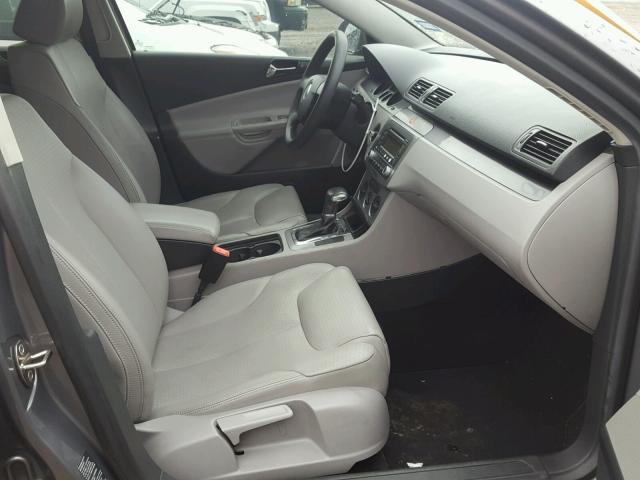 WVWAU93C66P156806 - 2006 VOLKSWAGEN PASSAT GRAY photo 5