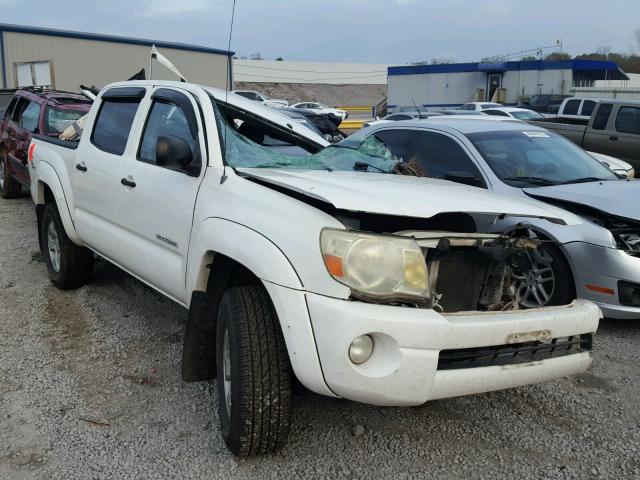 3TMLU42N97M010938 - 2007 TOYOTA TACOMA DOU WHITE photo 1