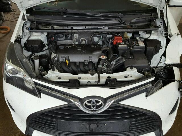 VNKKTUD37HA083421 - 2017 TOYOTA YARIS L WHITE photo 7