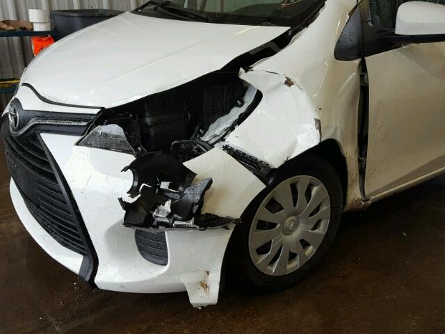 VNKKTUD37HA083421 - 2017 TOYOTA YARIS L WHITE photo 9