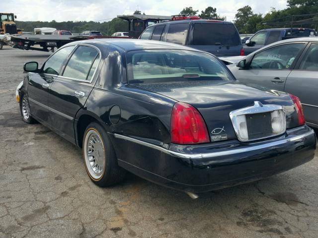 1LNHM83W02Y609515 - 2002 LINCOLN TOWN CAR C BLACK photo 3