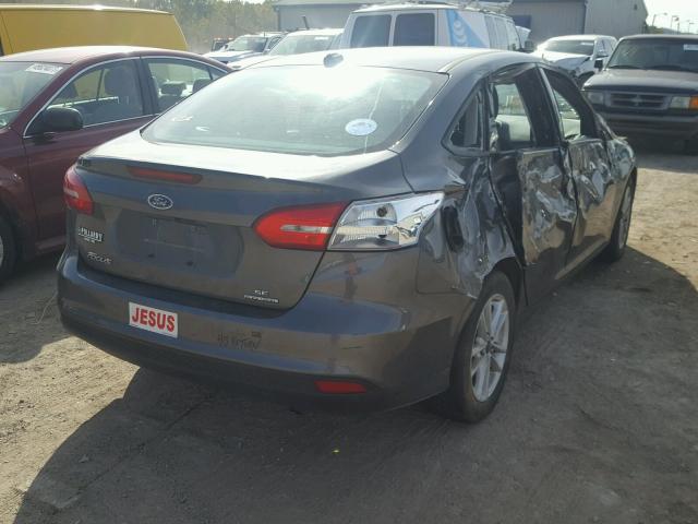 1FADP3F20FL280796 - 2015 FORD FOCUS SE GRAY photo 4