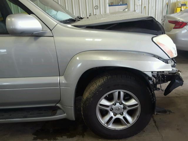 JTJBT20X740037168 - 2004 LEXUS GX 470 SILVER photo 9