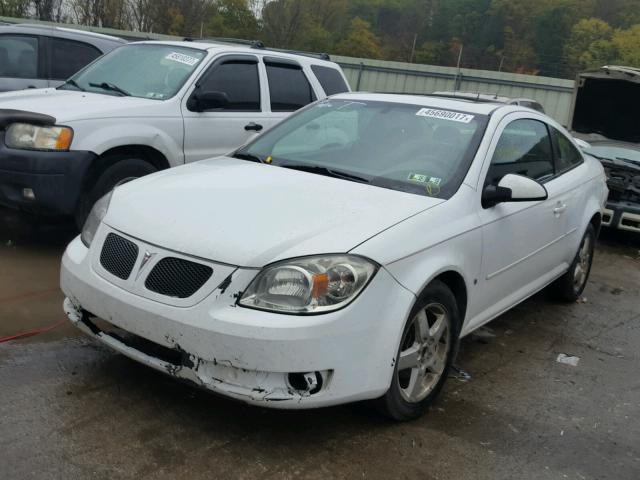 1G2AS18H497175942 - 2009 PONTIAC G5 WHITE photo 2