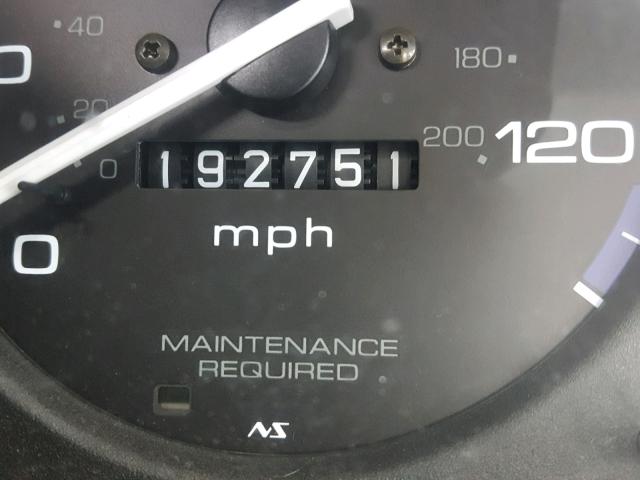 2HGEJ6617YH555199 - 2000 HONDA CIVIC BASE SILVER photo 8