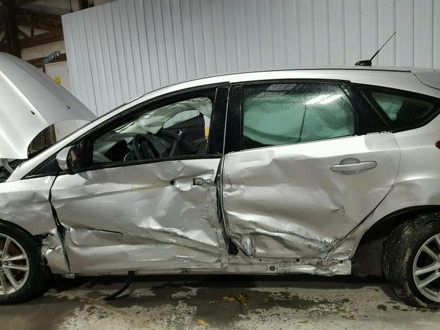 1FADP3K20FL250235 - 2015 FORD FOCUS SE SILVER photo 9