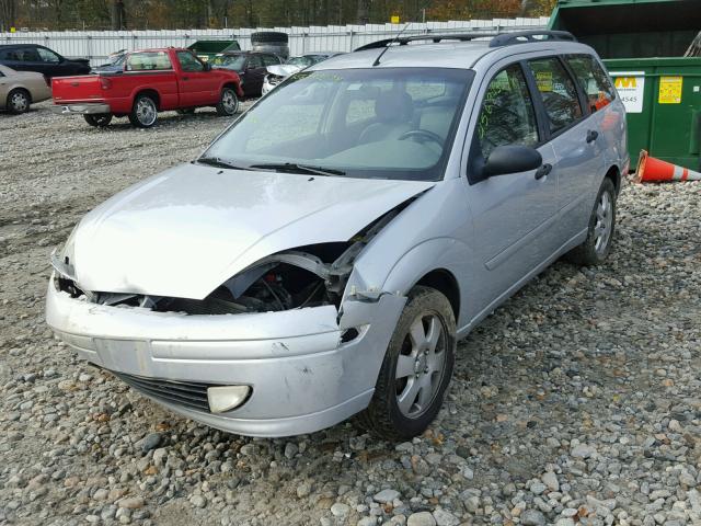 1FAFP36312W180717 - 2002 FORD FOCUS SILVER photo 2