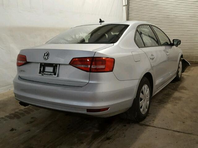 3VW2K7AJ6FM310949 - 2015 VOLKSWAGEN JETTA BASE SILVER photo 4