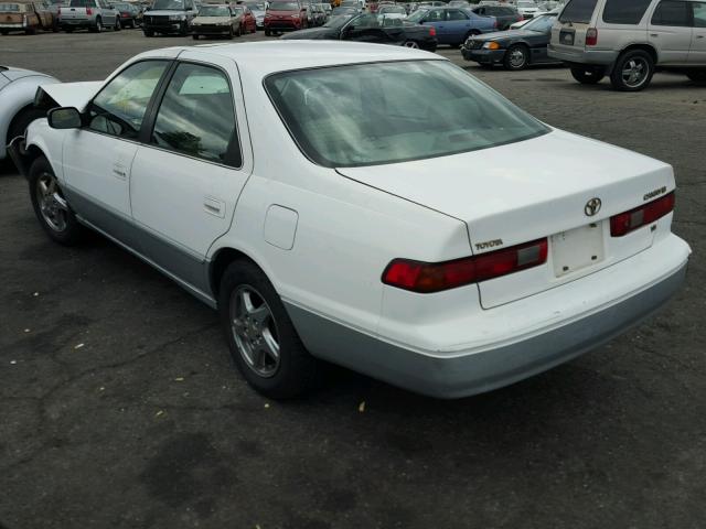 JT2BF28K2W0086115 - 1998 TOYOTA CAMRY LE WHITE photo 3