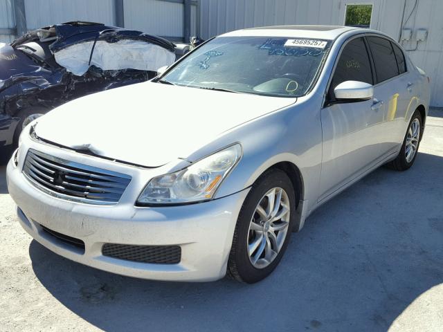 JNKCV61E09M013377 - 2009 INFINITI G37 BASE SILVER photo 2