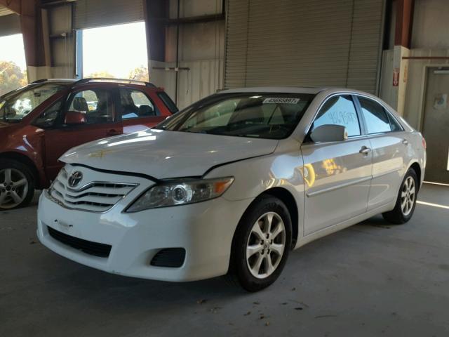 4T4BF3EKXBR125779 - 2011 TOYOTA CAMRY BASE WHITE photo 2