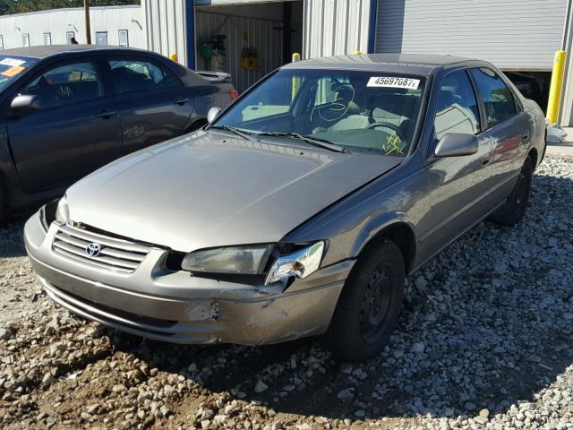 4T1BF22K0WU065302 - 1998 TOYOTA CAMRY GRAY photo 2