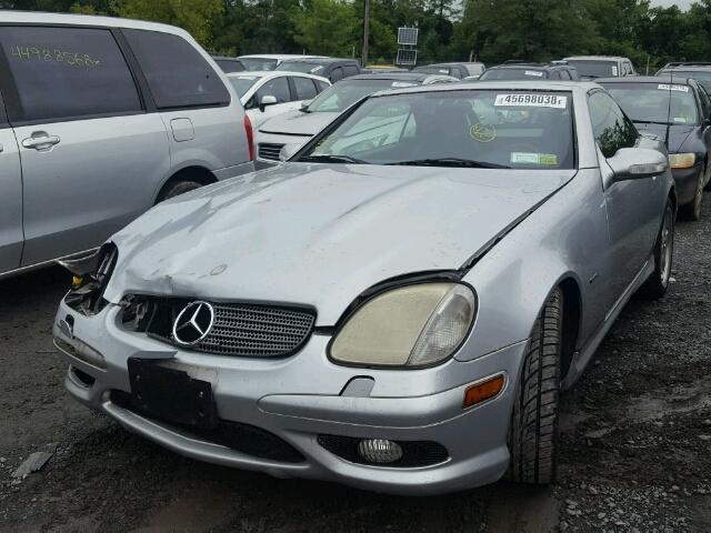 WDBKK65F73F272421 - 2003 MERCEDES-BENZ SLK 320 SILVER photo 2