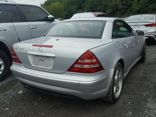 WDBKK65F73F272421 - 2003 MERCEDES-BENZ SLK 320 SILVER photo 4