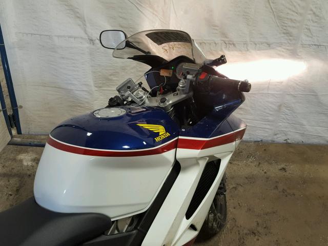 JH2RC46687M900317 - 2007 HONDA VFR800 TWO TONE photo 5