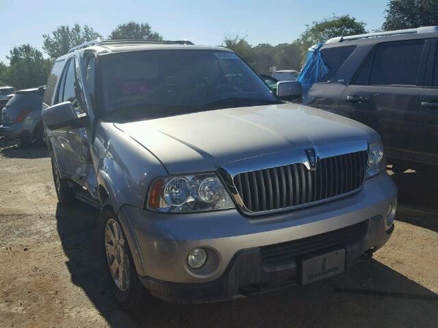 5LMFU27R04LJ36155 - 2004 LINCOLN NAVIGATOR SILVER photo 1