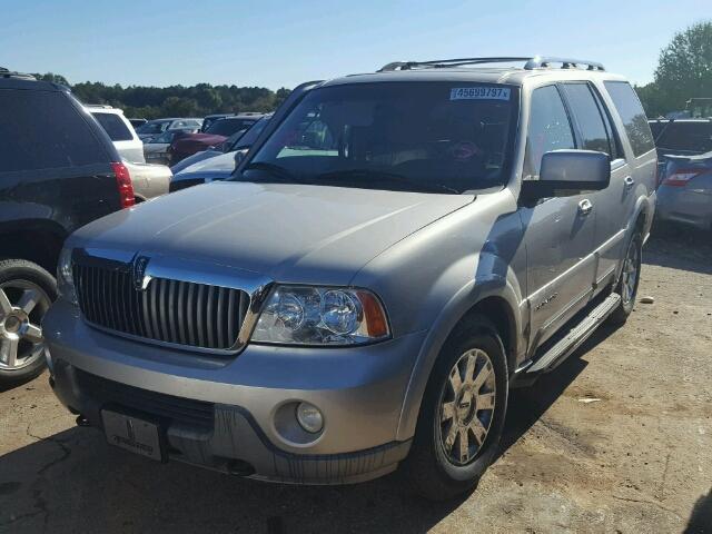 5LMFU27R04LJ36155 - 2004 LINCOLN NAVIGATOR SILVER photo 2