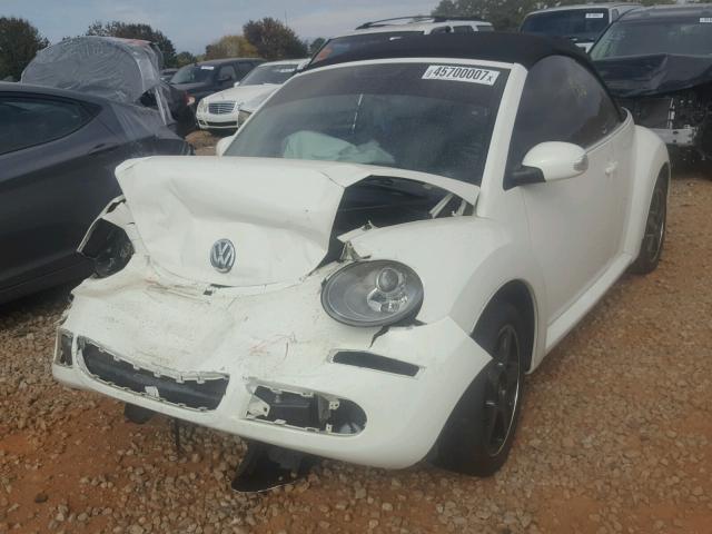 3VWFF31Y87M422410 - 2007 VOLKSWAGEN NEW BEETLE WHITE photo 2