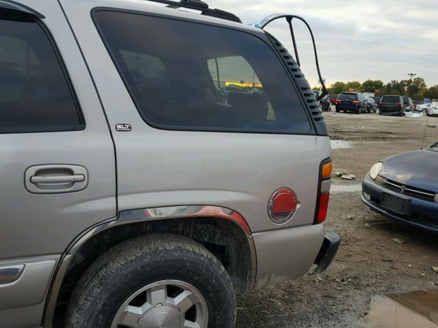 1GKEK13T25J114535 - 2005 GMC YUKON SILVER photo 10