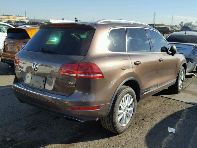 WVGEF9BP3DD008414 - 2013 VOLKSWAGEN TOUAREG V6 BROWN photo 4