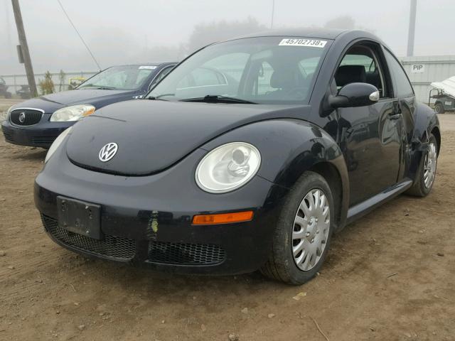 3VWPG3AG4AM018956 - 2010 VOLKSWAGEN NEW BEETLE შავი ფოტო 2