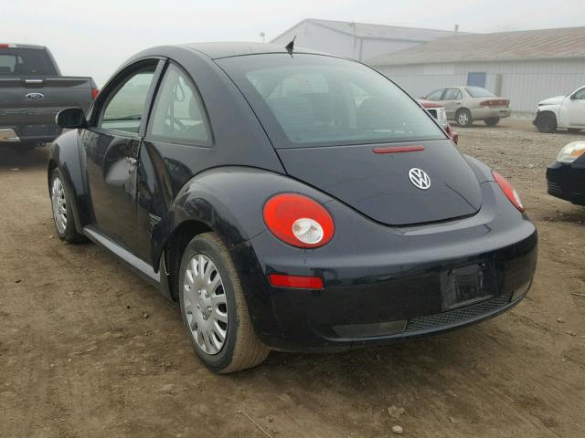 3VWPG3AG4AM018956 - 2010 VOLKSWAGEN NEW BEETLE შავი ფოტო 3