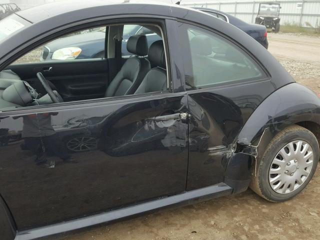 3VWPG3AG4AM018956 - 2010 VOLKSWAGEN NEW BEETLE შავი ფოტო 9