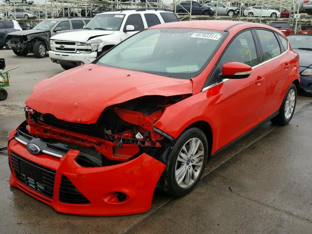 1FAHP3M28CL404670 - 2012 FORD FOCUS SEL RED photo 2