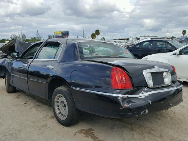 1LNHM81W8YY809702 - 2000 LINCOLN TOWN CAR E BLACK photo 3