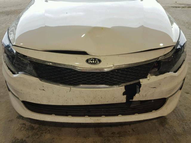 5XXGT4L38GG114808 - 2016 KIA OPTIMA LX WHITE photo 9