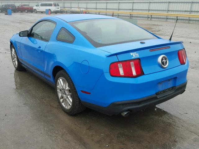 1ZVBP8AM7C5235780 - 2012 FORD MUSTANG BLUE photo 3