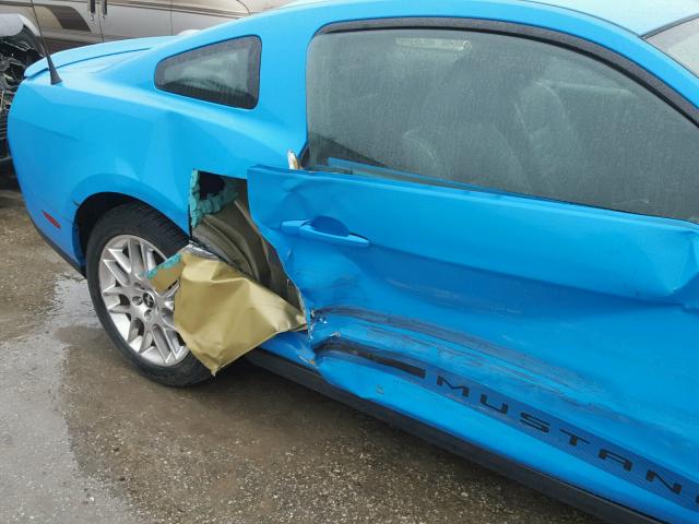 1ZVBP8AM7C5235780 - 2012 FORD MUSTANG BLUE photo 9