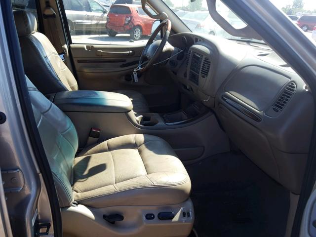 5LMFU28R82LJ12570 - 2002 LINCOLN NAVIGATOR 金色 照片 5