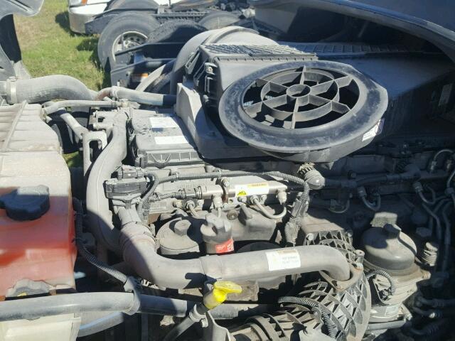 3AKJGLDV9FSGN7670 - 2015 FREIGHTLINER CASCADIA 1 WHITE photo 7