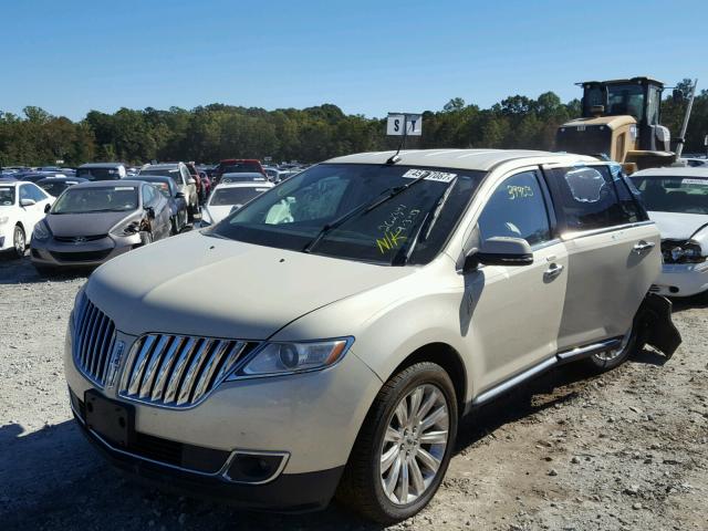 2LMDJ6JK7EBL11643 - 2014 LINCOLN MKX BEIGE photo 2