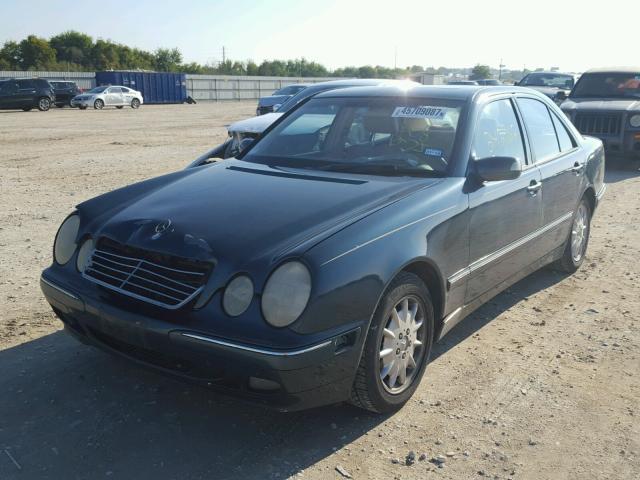 WDBJF65J6YB068275 - 2000 MERCEDES-BENZ E 320 GREEN photo 2