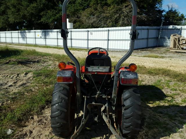 10140 - 2010 KUTA TRACTOR ORANGE photo 6