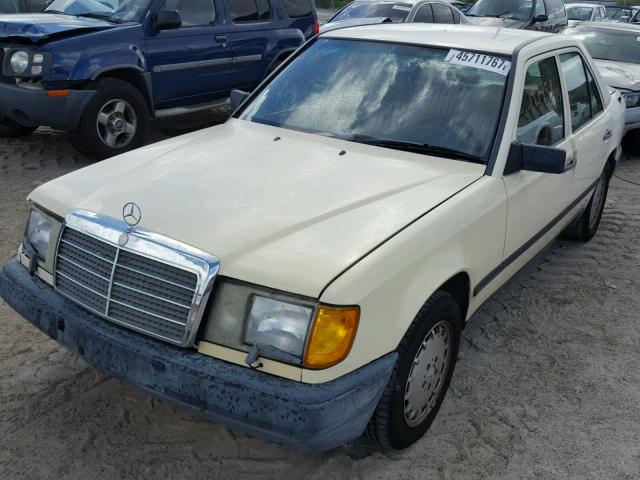 WDBEA30D3HA561952 - 1987 MERCEDES-BENZ 300 E CREAM photo 2