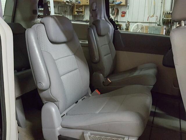 2A4RR4DE0AR166160 - 2010 CHRYSLER TOWN & COU BLACK photo 6