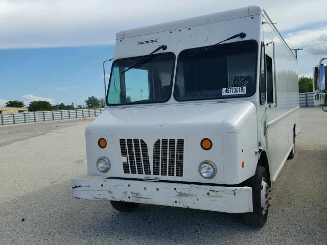 5B4MPG25393435921 - 2009 WORKHORSE CUSTOM CHASSIS COMMERCIAL WHITE photo 2