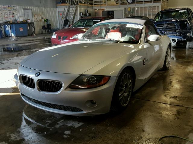 4USBT33423LR63608 - 2003 BMW Z4 SILVER photo 2