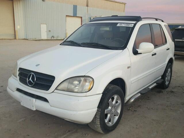4JGAB72E8YA194245 - 2000 MERCEDES-BENZ ML 430 银色 照片 2