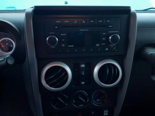 1J4BA5H19AL184803 - 2010 JEEP WRANGLER U BLUE photo 9