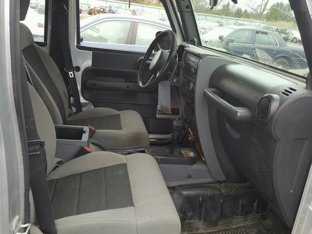 1J4BA3H16AL231175 - 2010 JEEP WRANGLER U SILVER photo 5